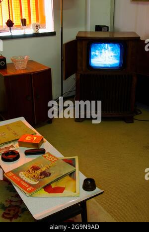 `s Wohnzimmer der 1950er Jahre, im `s Museum der 1950er Jahre, Denbigh, Nordwales, Stockfoto